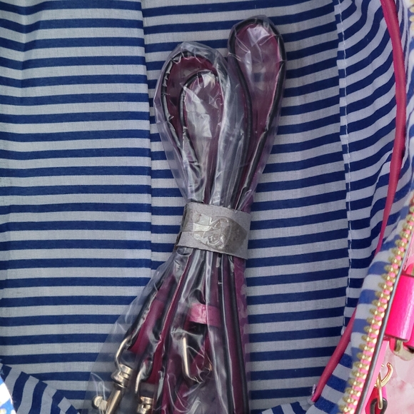 DOONEY AND BOURKE HANDBAG WITH ATTACHED LONG STRAP. 10X11X5 INCHES. NEVER USED - - Picture 6 of 8